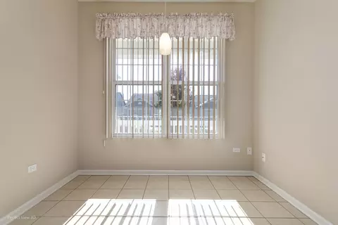 2816 Beacon Point Cir, Elgin, IL 60124 photo 5