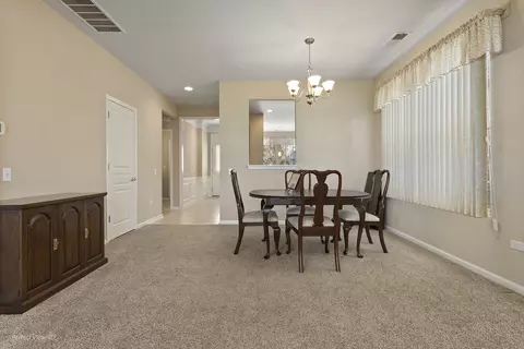 2816 Beacon Point Cir, Elgin, IL 60124 photo 11