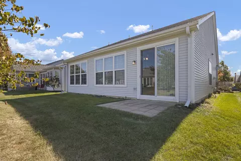 2816 Beacon Point Cir, Elgin, IL 60124 photo 3