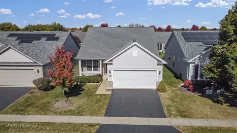 2816 Beacon Point Cir, Elgin, IL 60124 photo 2