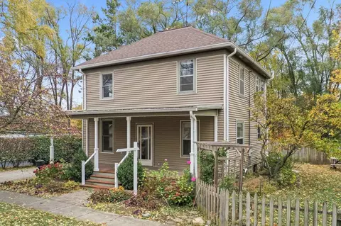 1019 Hibbard St, Woodstock, IL 60098