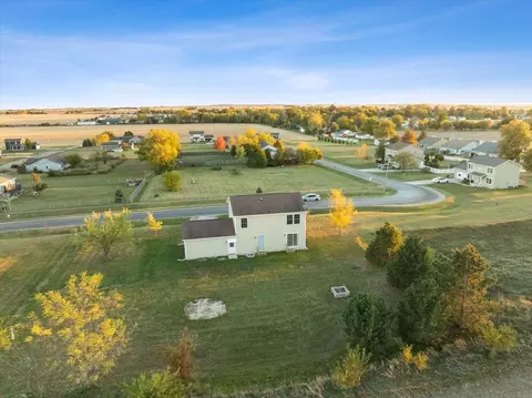 View/Area - 402 Travis Dr, Carlock, IL 61725 photo 2 of 9