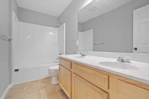 Bath - 402 Travis Dr, Carlock, IL 61725 photo 1 of 1