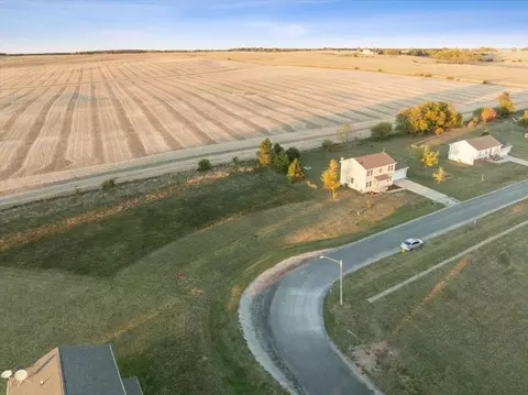View/Area - 402 Travis Dr, Carlock, IL 61725 photo 6 of 9