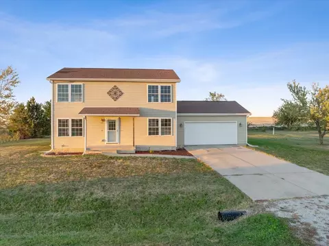 Exterior - 402 Travis Dr, Carlock, IL 61725 photo 1 of 2