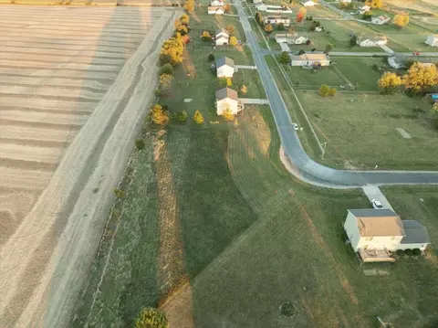 View/Area - 402 Travis Dr, Carlock, IL 61725 photo 8 of 9