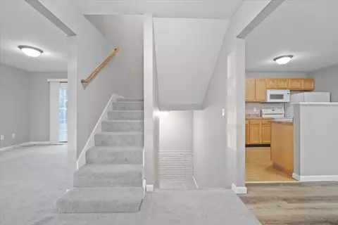 Entry Way - 402 Travis Dr, Carlock, IL 61725 photo 4 of 4