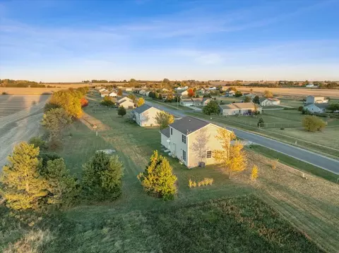 View/Area - 402 Travis Dr, Carlock, IL 61725 photo 3 of 9