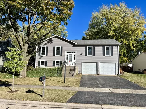 43 Essex Ln, Cary, IL 60013