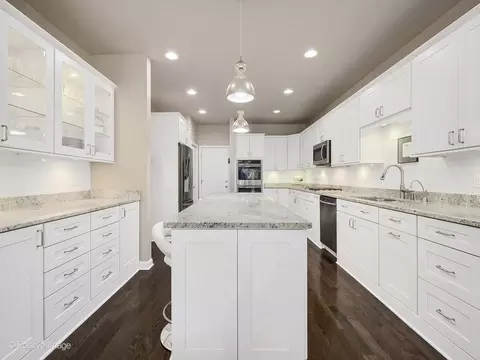 100 Waterside Pl, Burr Ridge, IL 60527 photo 3