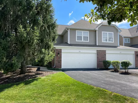 76 Tanglewood Dr #76, Glen Ellyn, IL 60137