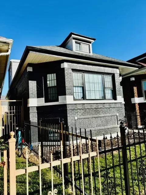 2244 W 72nd St, Chicago, IL 60636