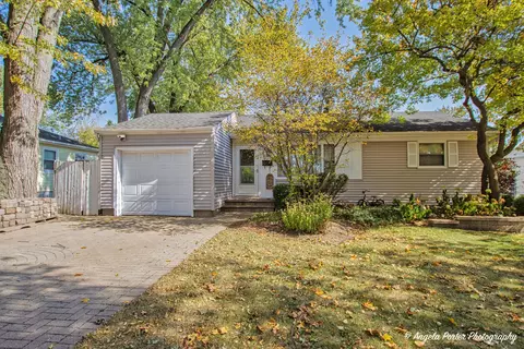 287 Ridge Ave, Crystal Lake, IL 60014