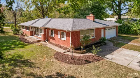 7 Hunt St, Bristol, IL 60512