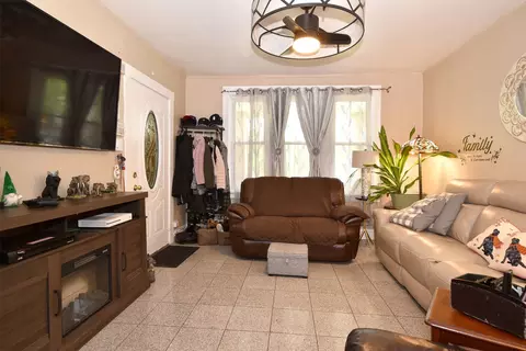 Living - 2533 N Newcastle Ave, Chicago, IL 60707 photo 2 of 4