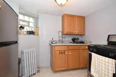 Kitchen - 2533 N Newcastle Ave, Chicago, IL 60707 photo 5 of 8