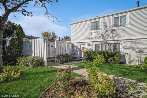 793 Barnaby Pl, Wheeling, IL 60090