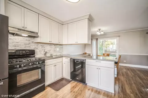 793 Barnaby Pl, Wheeling, IL 60090 photo 3