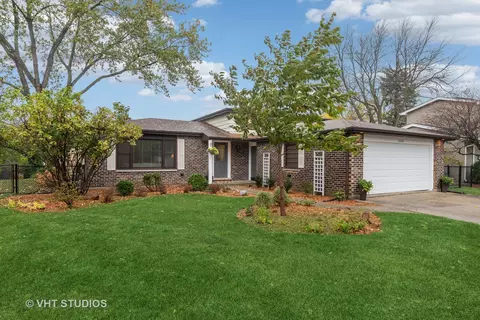 1115 Juniper Pkwy, Libertyville, IL 60048