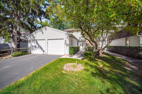 242 Monroe Rd, Bolingbrook, IL 60440