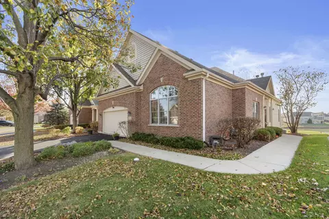4730 Coyote Lakes Cir, Lake In The Hills, IL 60156