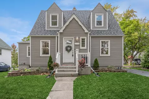 210 N Warwick Ave, Westmont, IL 60559