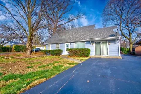 1393 Dairy Ln, Mundelein, IL 60060