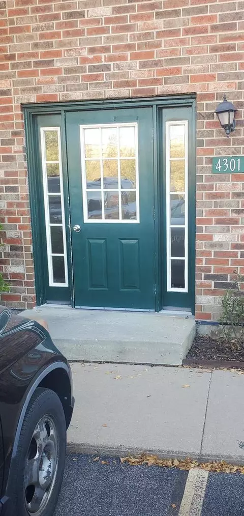 4301 Shamrock Ln #1, Mchenry, IL 60050