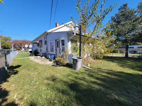 Undisclosed, Aurora, IL 60505 photo 6
