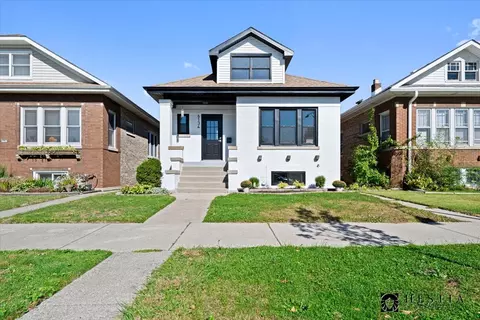 6134 W Waveland Ave, Chicago, IL 60634