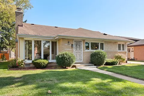 8659 N Osceola Ave, Niles, IL 60714