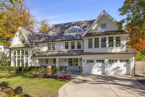 690 Oak St, Glen Ellyn, IL 60137