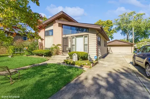 720 W Terrace St, Villa Park, IL 60181