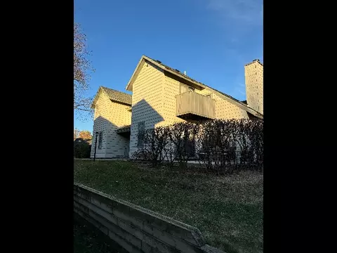 583 Dunham Rd, Gurnee, IL 60031