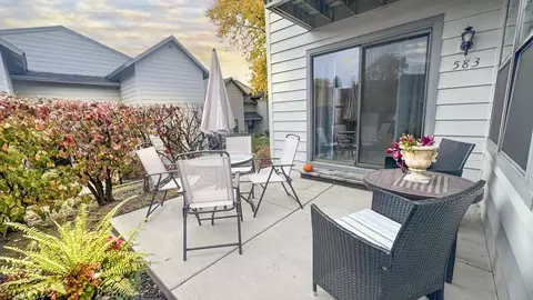 583 Dunham Rd, Gurnee, IL 60031 photo 3