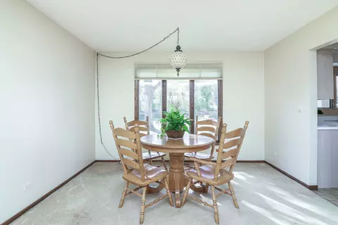 Dining - 595 Lafayette Ln, Hoffman Estates, IL 60169 photo 1 of 2