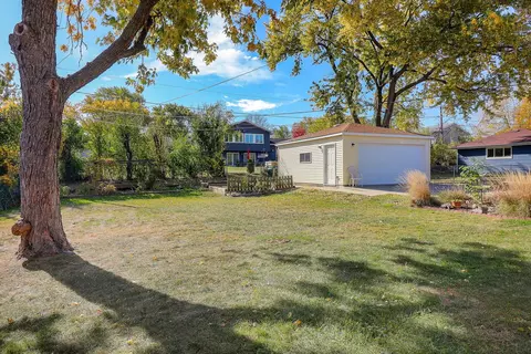 Exterior - 595 Lafayette Ln, Hoffman Estates, IL 60169 photo 3 of 5