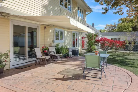 Exterior - 595 Lafayette Ln, Hoffman Estates, IL 60169 photo 2 of 5