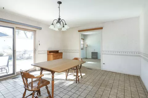 Dining - 595 Lafayette Ln, Hoffman Estates, IL 60169 photo 2 of 2