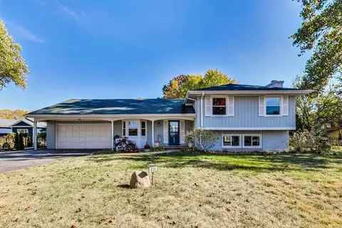 806 Hamlet St, Batavia, IL 60510