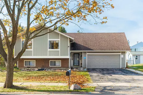 652 Coral Ave, Bartlett, IL 60103