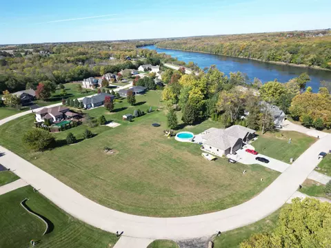 3267 Edgewater Dr, Kankakee, IL 60901 photo 1