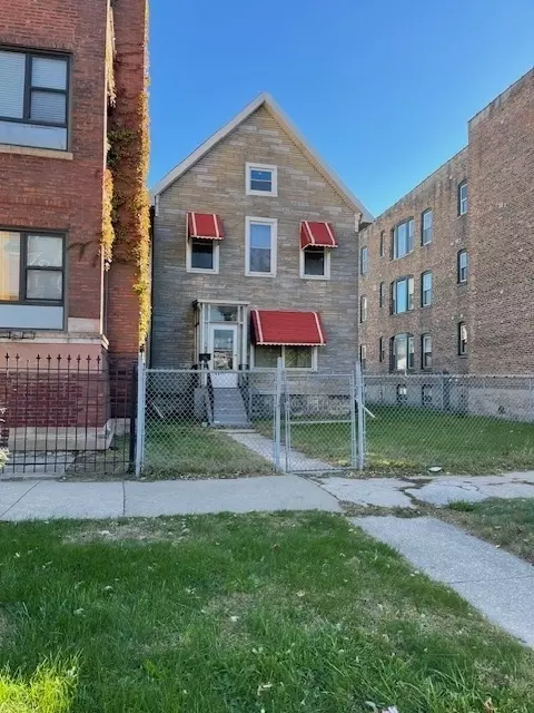 4823 S Prairie Ave, Chicago, IL 60615