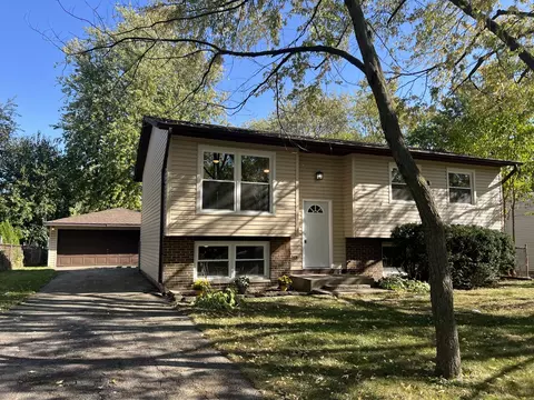 128 S Orchard Dr, Bolingbrook, IL 60440