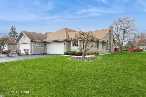 18306 Pine Wood Ct, Tinley Park, IL 60477