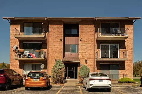 9826 Treetop Dr #2E, Orland Park, IL 60462