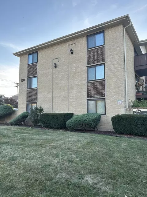 100 N Mason St #102, Bensenville, IL 60106