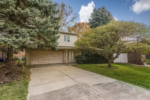 2351 Bellaire Ct, Des Plaines, IL 60016