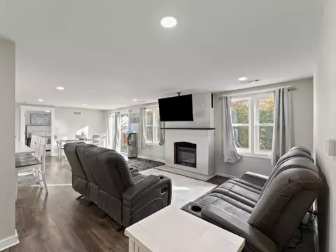 Living - 149 N Arseneau Rd, Kankakee, IL 60901 photo 1 of 1