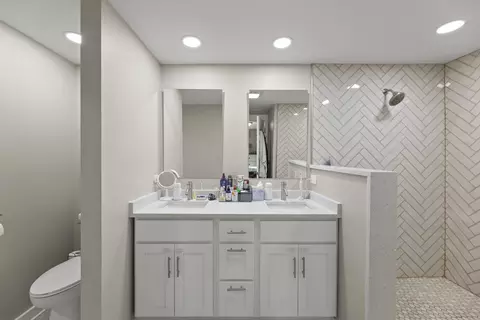 Bath - 149 N Arseneau Rd, Kankakee, IL 60901 photo 2 of 3